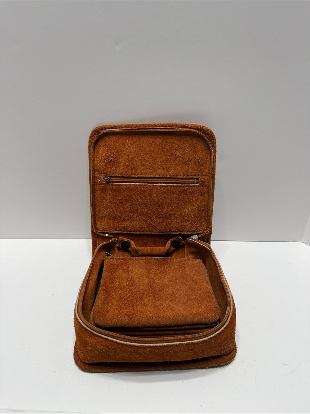 Vintage An Ambassador Design Genuine Leather cosmetic bag in Cognac Brown